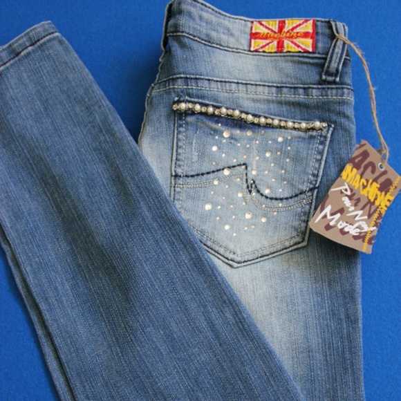 NEW Distressed Skinny Jeans with Diamond - Picture 2 of 3